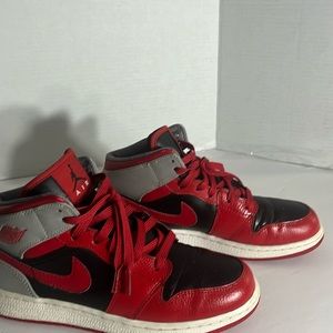 Air Jordan 1 Mid size 6 1/2